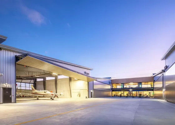 Construcción aislada de acero Hangar Resistente a la nieve Aviones privados Hangar Edificios de acero